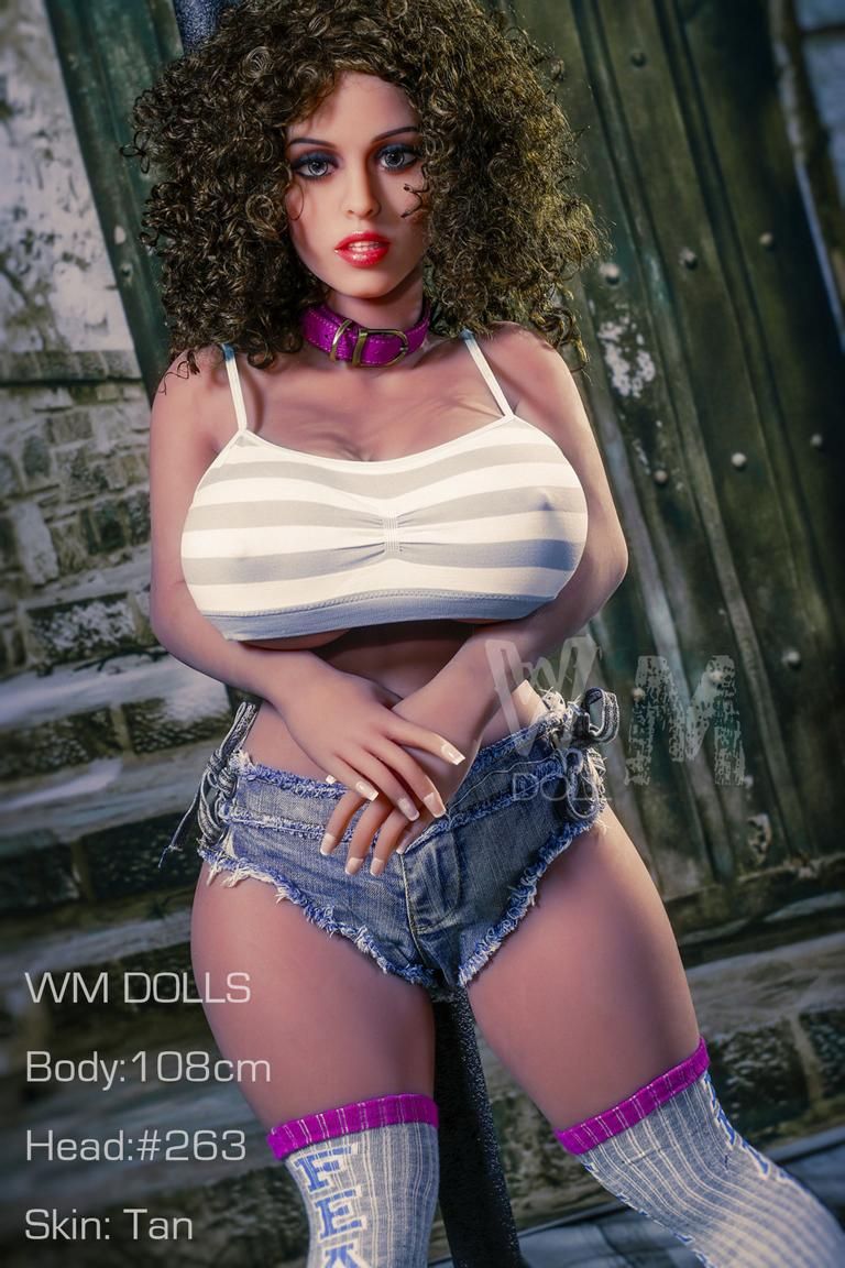 Sexdoll Neele Premium TPE-sexdoll-Neele-handed-overcrossed