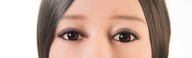 Augen für Sexpuppe