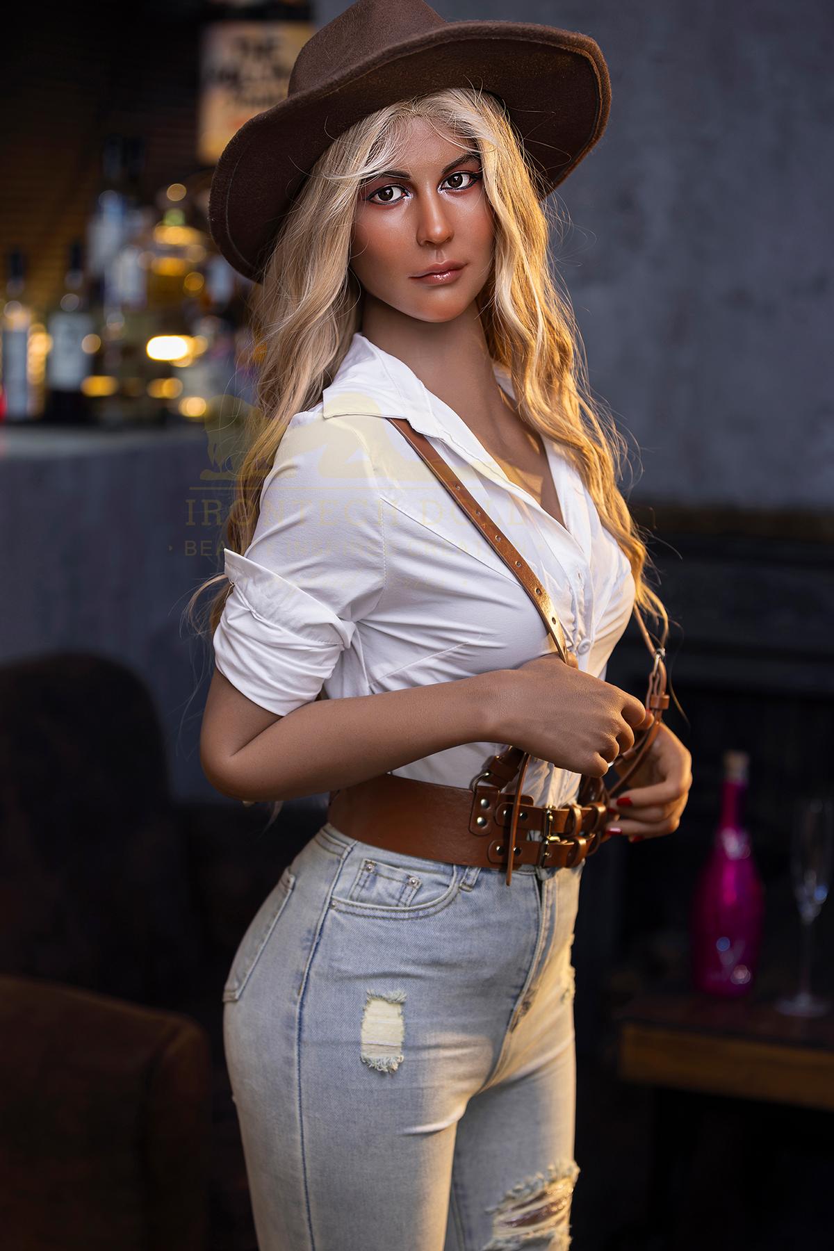 Silicone sex doll Veronica | Blonde Latina Sexdoll 