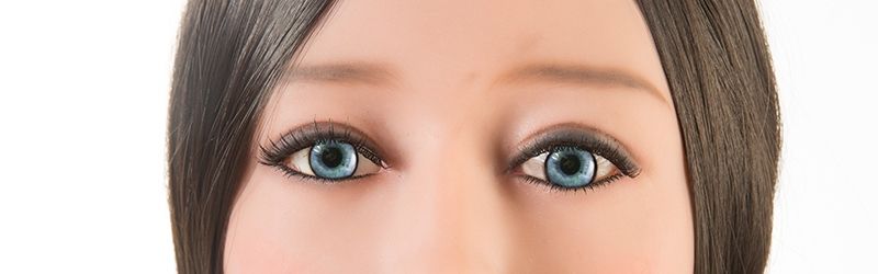 Augen für Sexpuppe