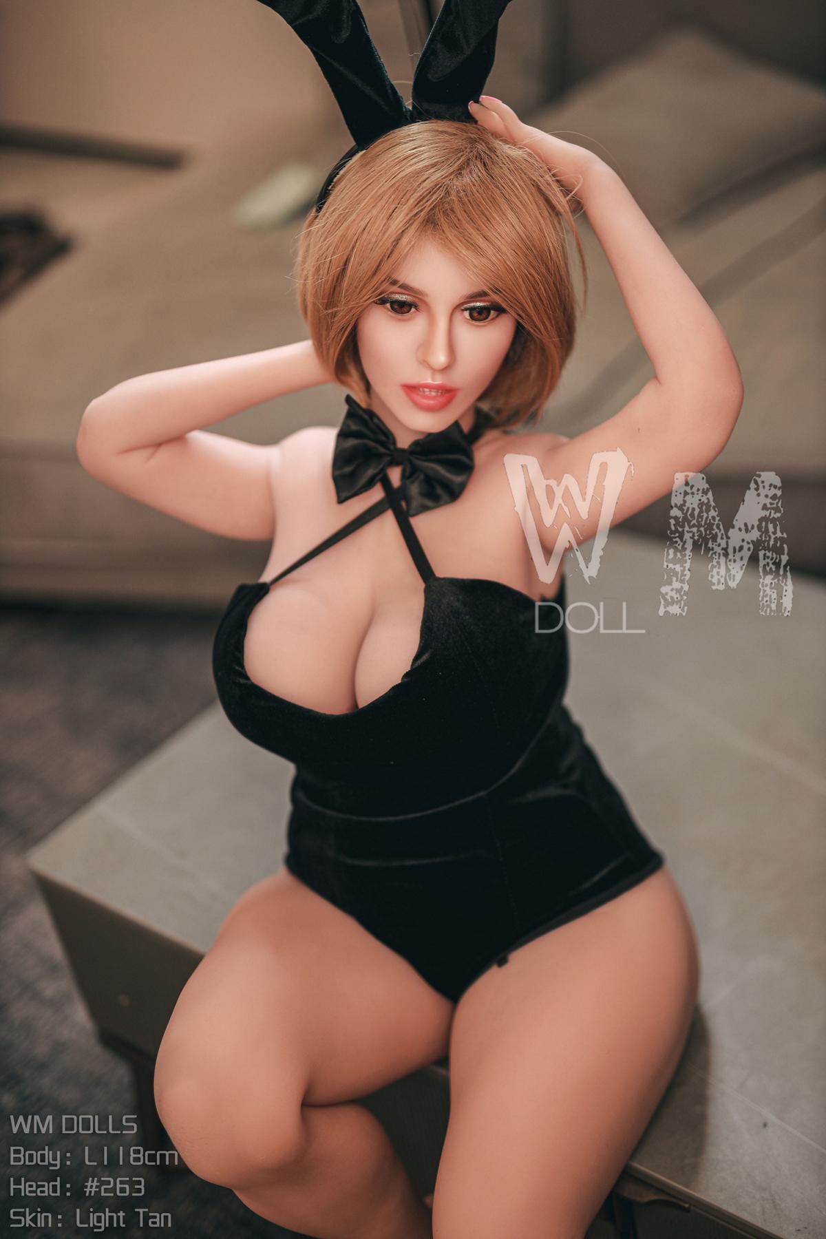 Small sex doll Loretta