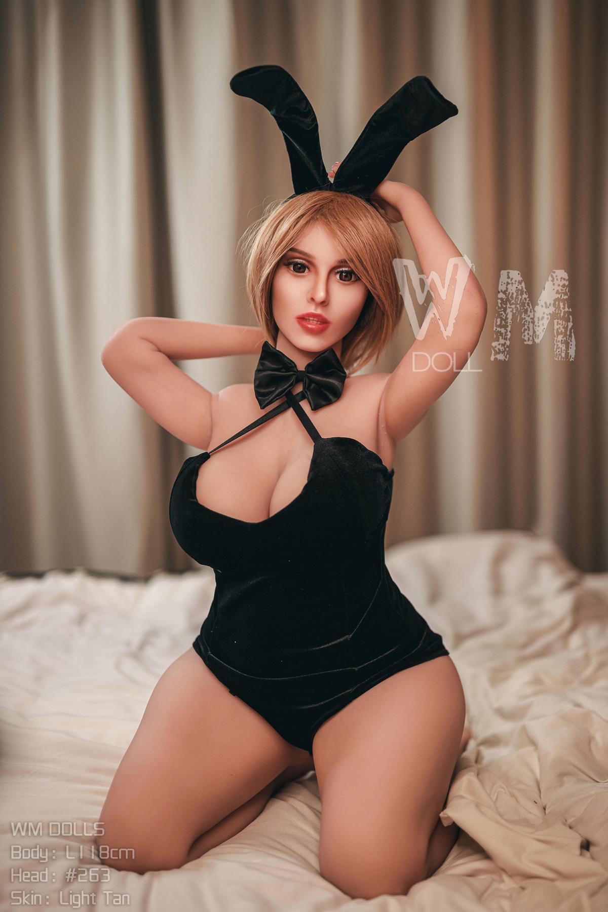 Small sex doll Loretta