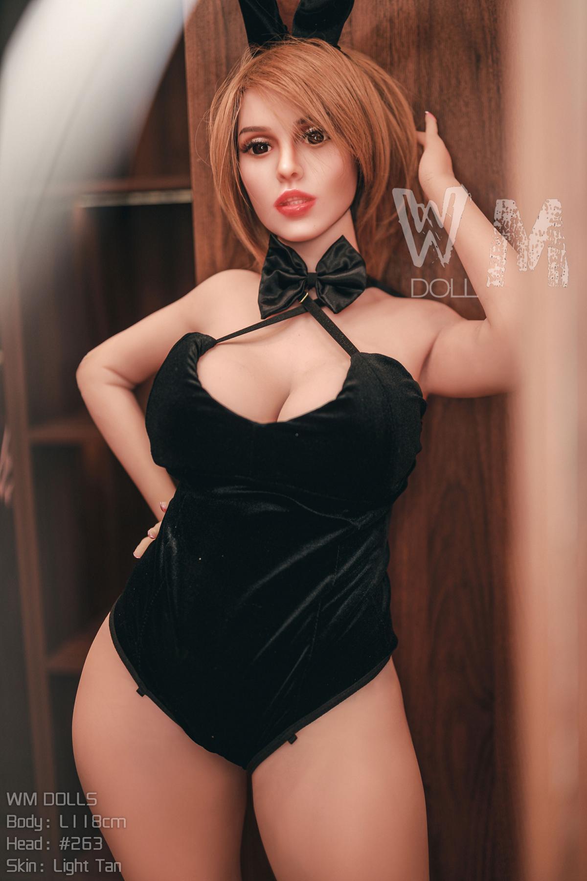 Small sex doll Loretta