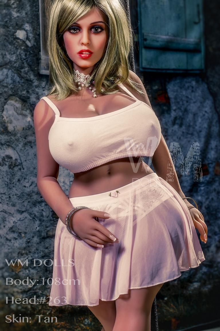 Sexdoll Christa Premium-TPE-sexdoll-Christa-looking-straight-out