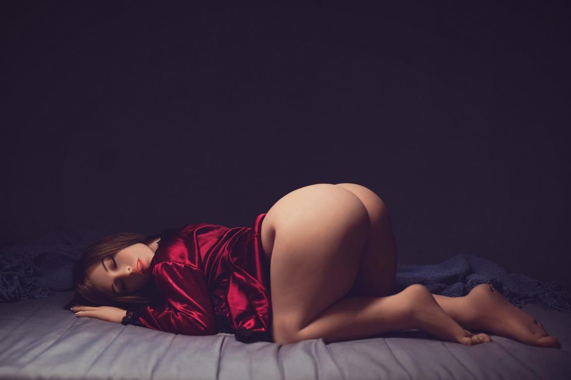 Premium TPE sexdoll-Adriana-kneeling 